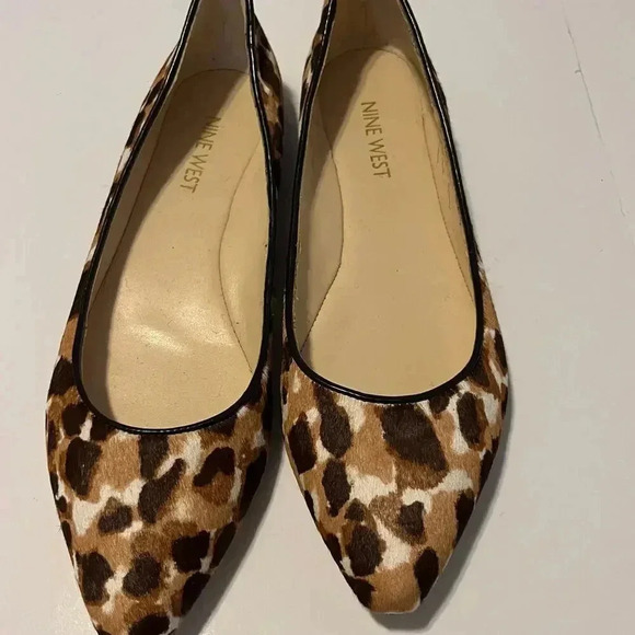NIne West Women Size 6.5 Flats Leopard Leather Almond Toe Classic Preppy Nuetral - Picture 2 of 8